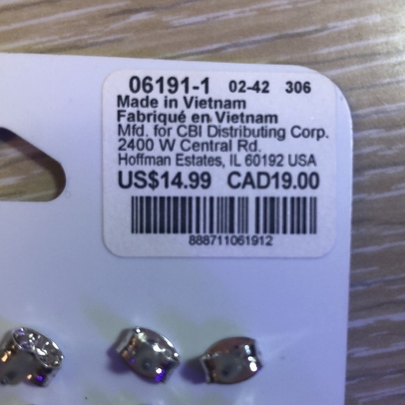 Claire’s earring new on company card 10 pairs - Picture 6 of 7